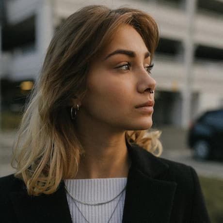 AI 기반 나이트라이프와 로열티 프리 음악